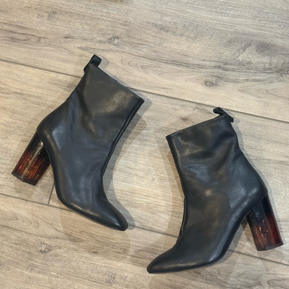 Elegant Black Leather Ankle Boots - Picture 1 of 1